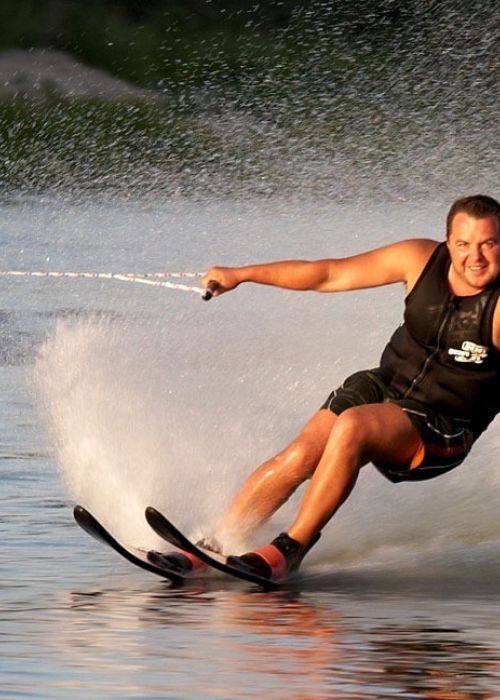 Катание на водных лыжах и «плюшке»